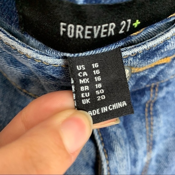 [Forever 21] Denim Distressed Plus Size Cuffed Jean Shorts - Picture 5 of 8